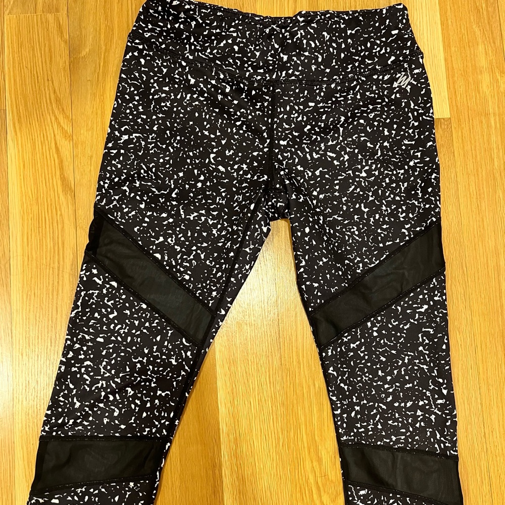 Cropped athletic leggings with mesh detailing